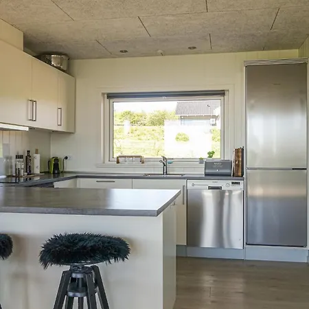 4 Bedroom Cozy In Ferienhaus