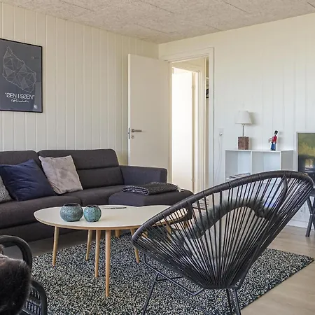 Ferienhaus 4 Bedroom Cozy In *